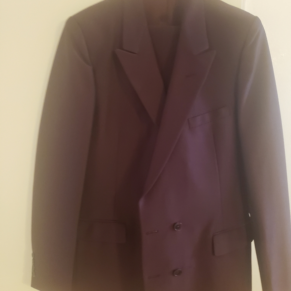 Suit - Picture 3 of 3